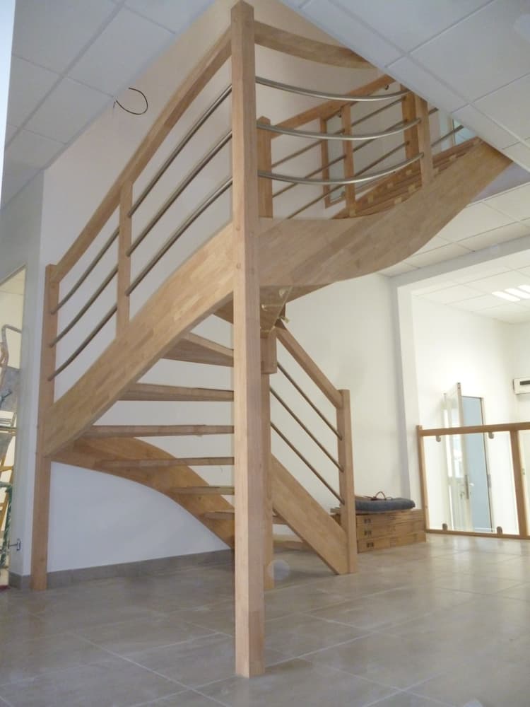 Styl'escalier : Gamme Création escalier avec rampe inox galbé et étage vitré