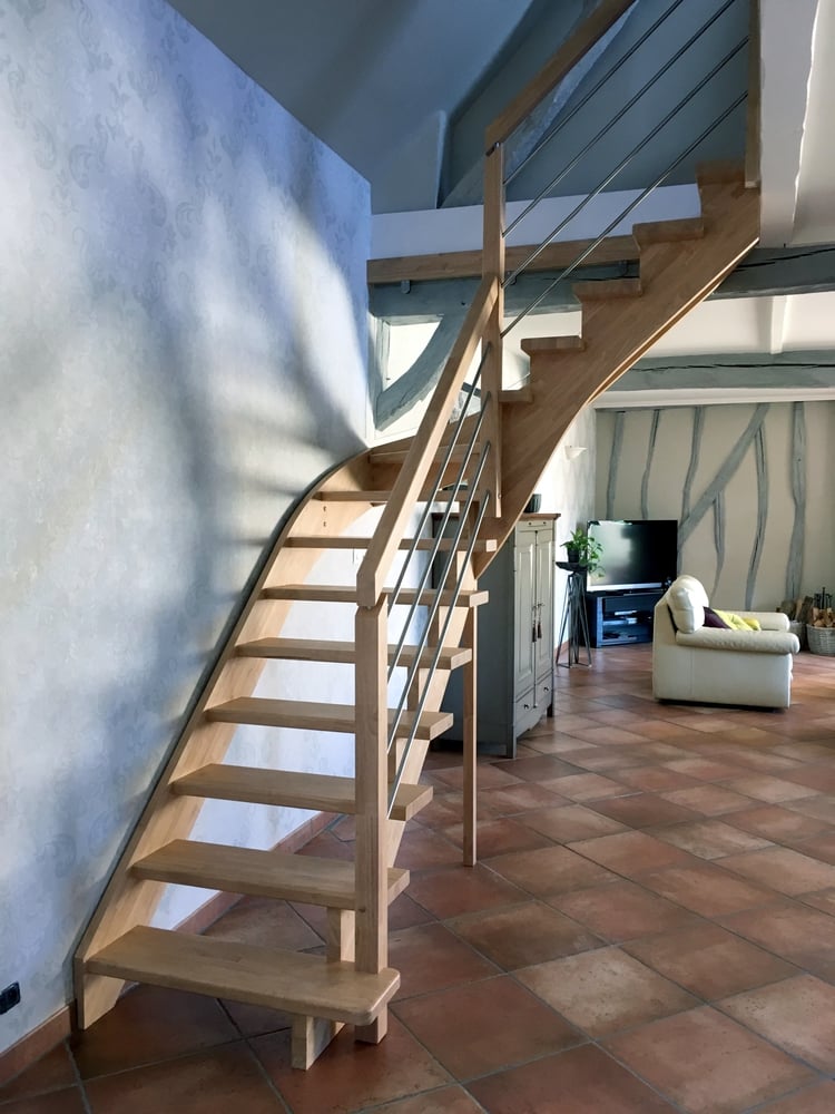 Styl'escalier : Gamme Création escalier hévéa avec crémaillère décalé des marches de 120mm