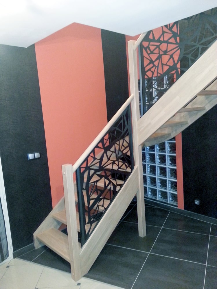 Styl'escalier : Gamme Prestige escalier Hevea ensemble avec rampe style tôle design